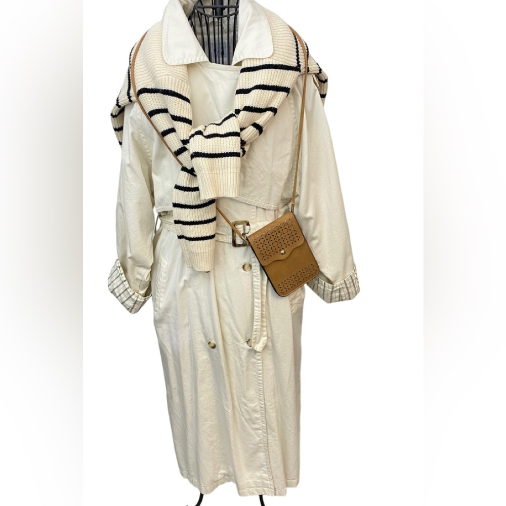 Influencer’s vanilla cream trench coat size M